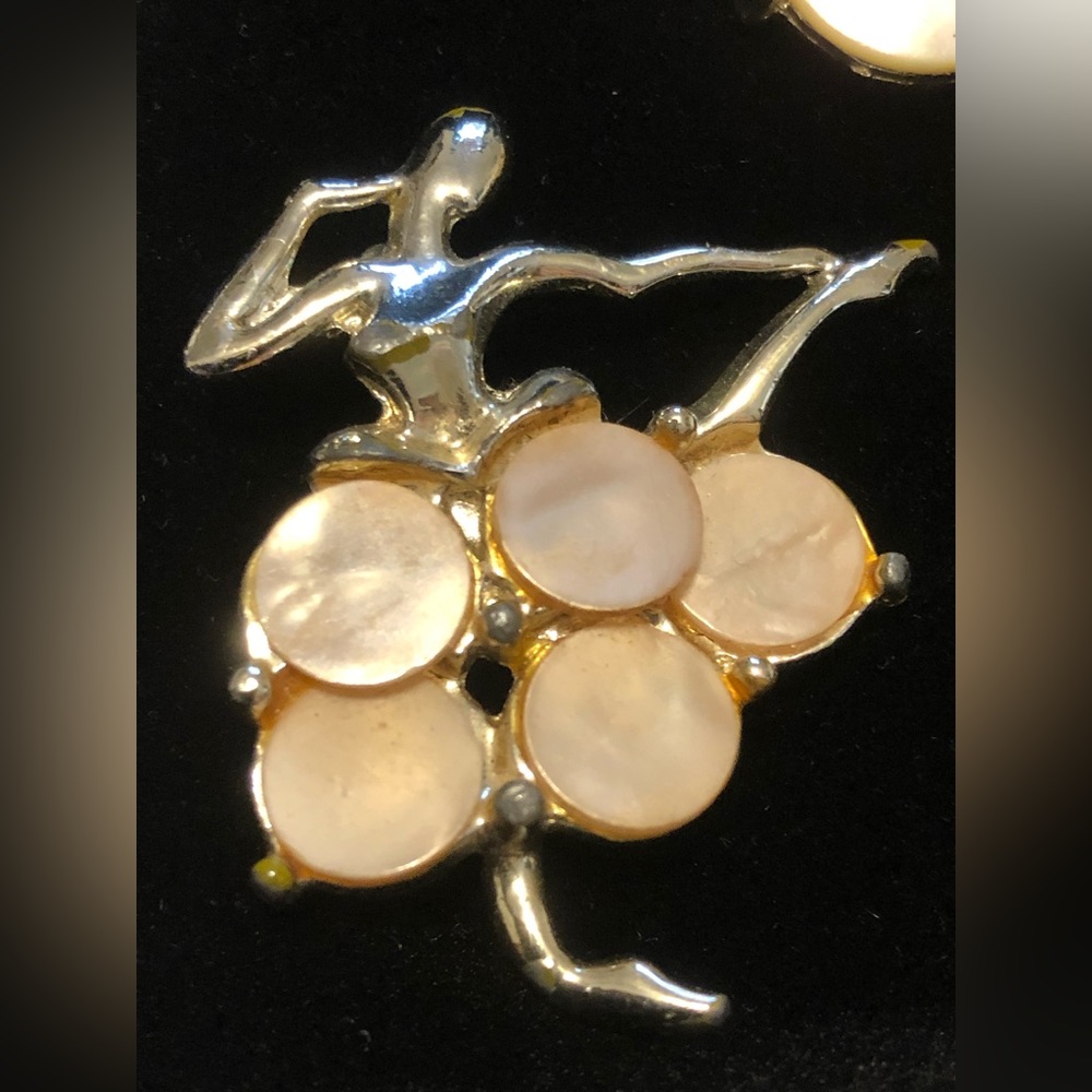 2 Vintage Ballerina Pins, silver and mother of Pearl - Picture 4 of 8